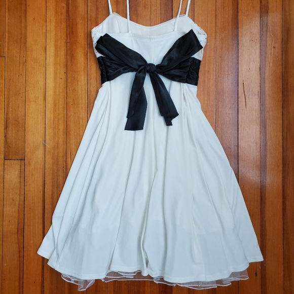 Beautiful Junior's dress - Picture 2 of 5